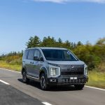 フロントグリルと前後バンパーをシンプルで立体感のある力強いデザインとするなど、エクステリアを一新