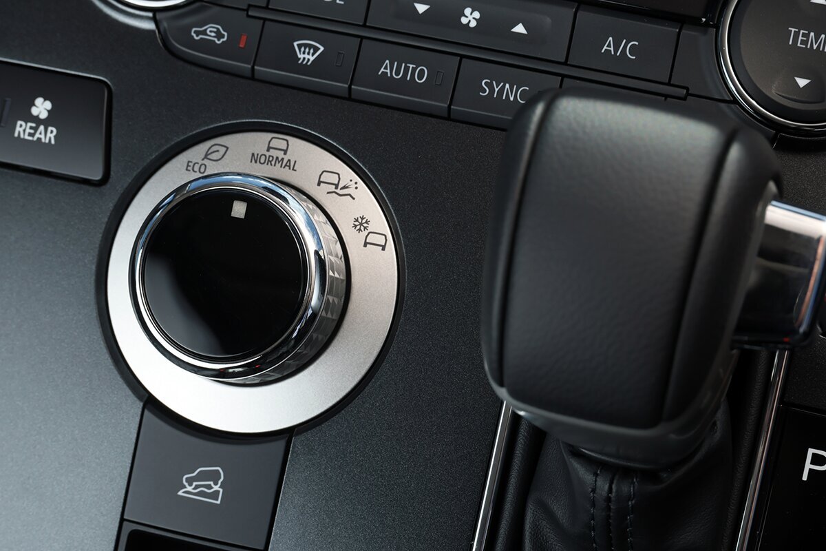 S-AWCには「エコ／ノーマル／グラベル／スノー」の4つのドライブモードを設定