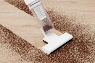 【なぜ今、有線なのか？】バッテリーを捨てたスティック掃除機が「最強の解」だった！「SticRL」を体験レビュー