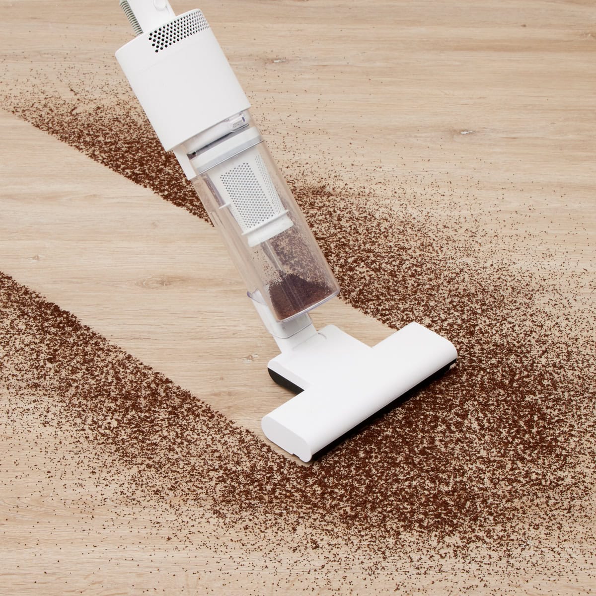 高性能モーターに常時100Wのパワーを供給し、ペットの毛・ホコリ・パンくず・砂粒までも確実に吸引