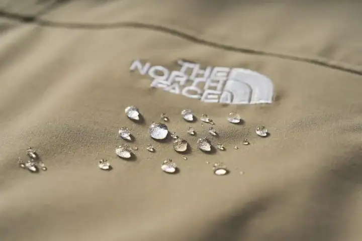ザ・ノース・フェイス“冬の体温調整に最適”な傑作ウェア、最強すぎるアウター対決…ほか【アウトドアブランドの人気記事ランキングベスト3】(2025年11月版)