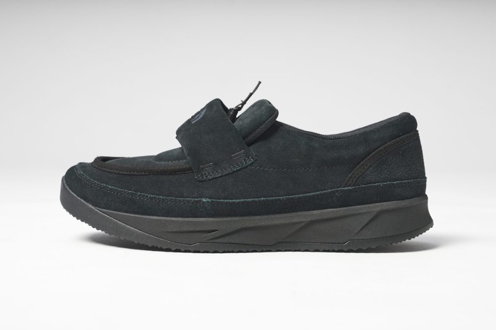 ローファーの上品さを持ちつつもスニーカーソールなので歩きやすい