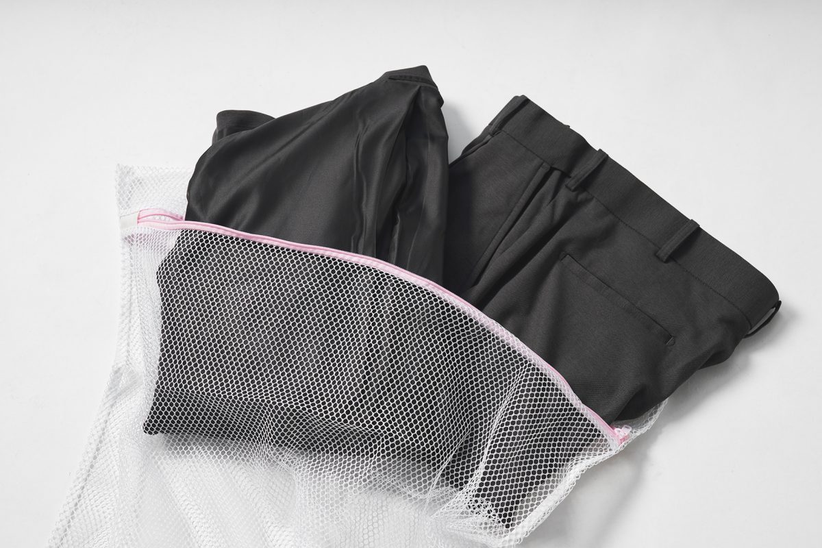 洗濯ネットに入れてハンガーで形を整えて干せば、いつでも清潔な状態をキープできる