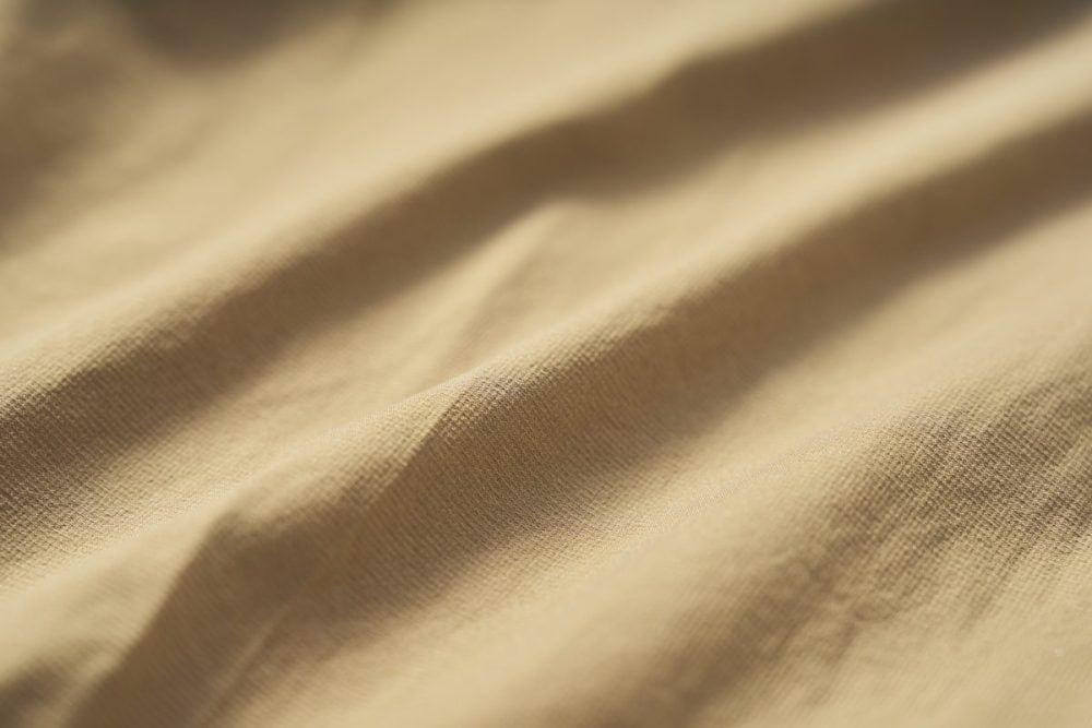 不快なコンディションの原因である温度をコントロールするテクノロジーの生地が採用されている