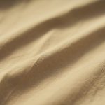 不快なコンディションの原因である温度をコントロールするテクノロジーの生地が採用されている