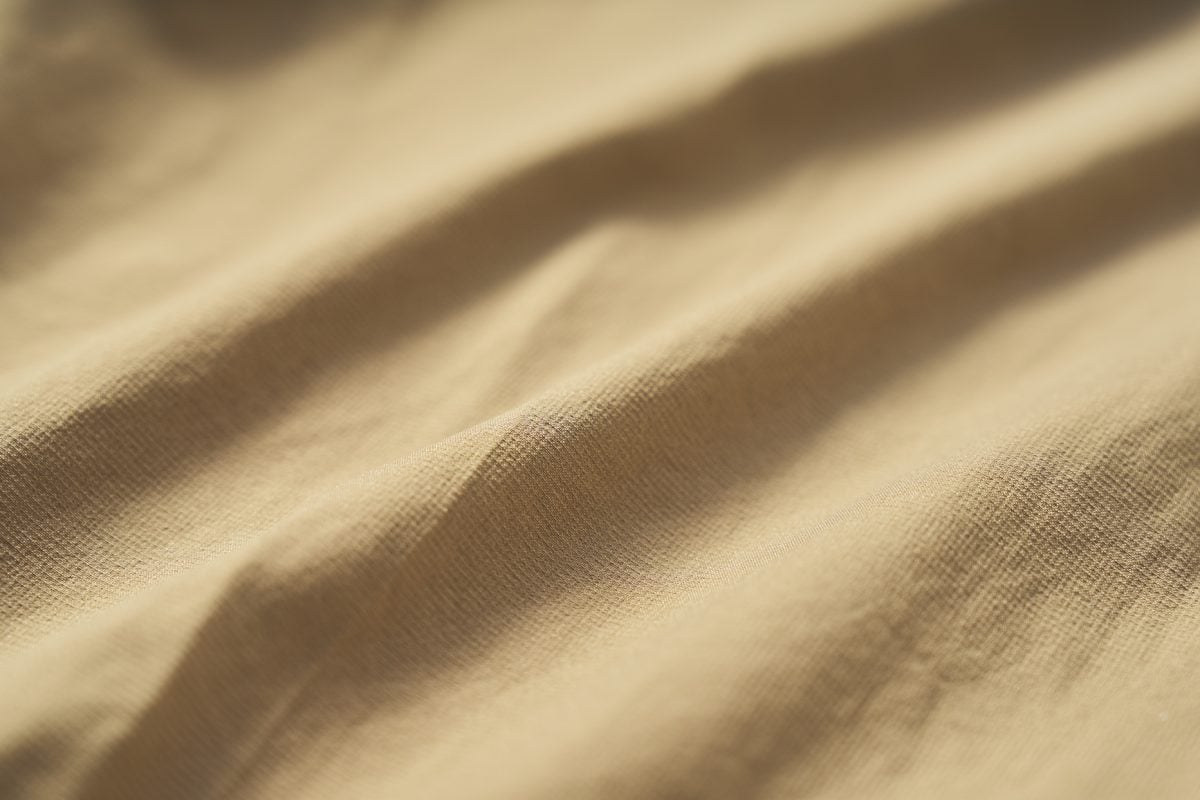 不快なコンディションの原因である温度をコントロールするテクノロジーの生地が採用されている