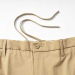 ベルトループに加えドローコードも付いており、シーンに応じて穿き方を変えることができる