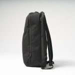 ２層式になっているため、書類やPCなどを分けて収納できる