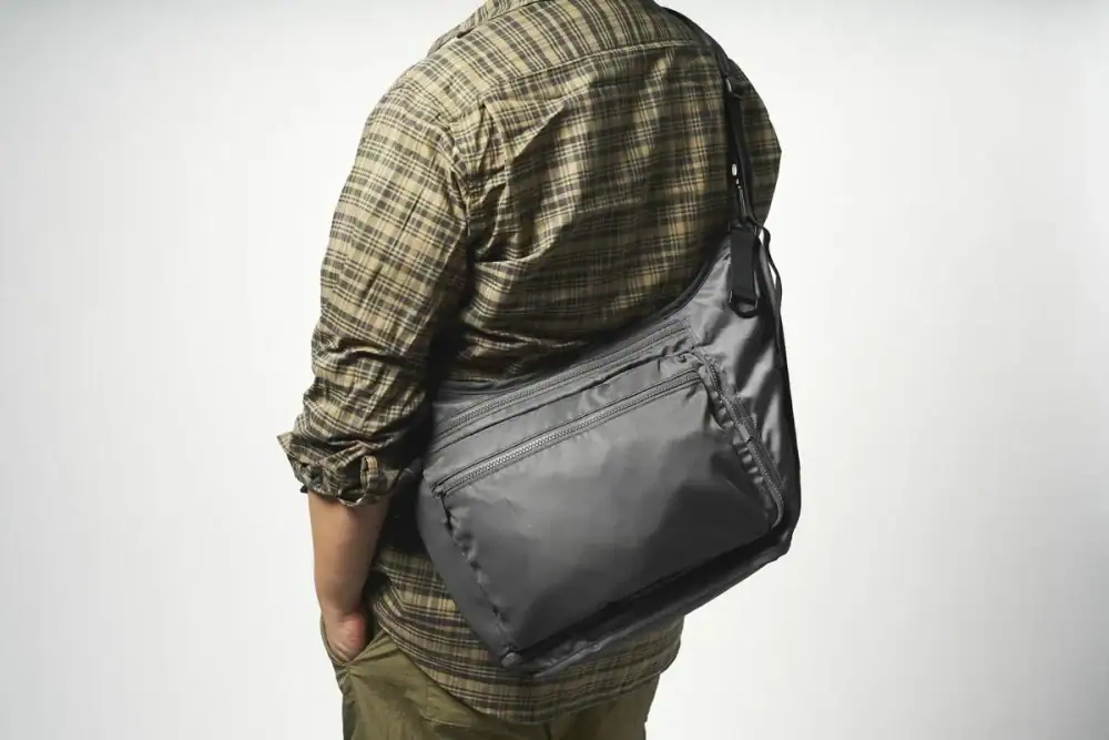 第2位　【ワークマンの凄すぎるバッグ】開けると驚きの収納力！「1,900円の一軍ショルダーバッグ」の実力をスタイリストが徹底解説