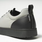 生地裏面にラミネート加工やコーティング加工を施すことで、優れた防水性と透湿性を併せ持つ