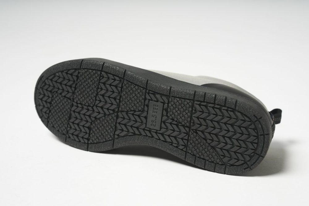 また水耐滑底仕様なので水に強く、作業用シューズとしても活躍してくれそう