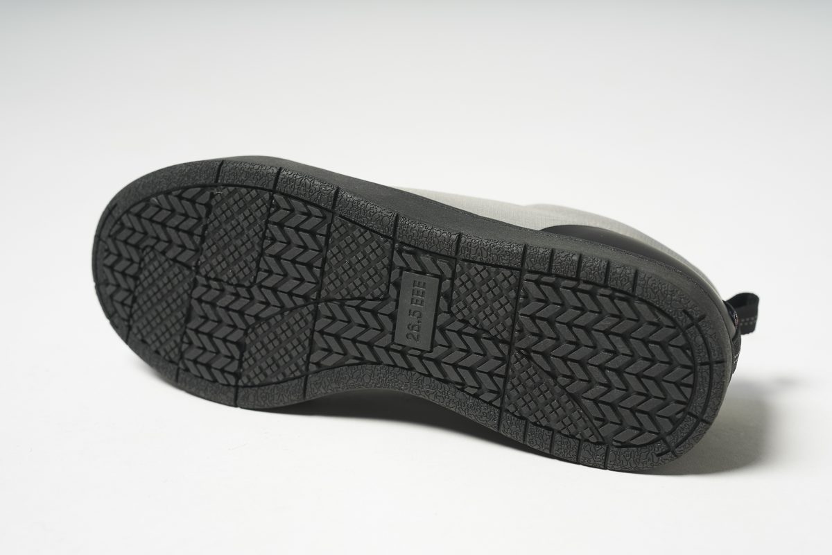 また水耐滑底仕様なので水に強く、作業用シューズとしても活躍してくれそう