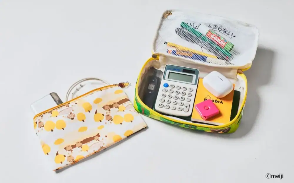 【公式サイトですでに完売も】再現度ヤバすぎる「明治 きのこの山」がポーチになった！豪華3点セット付録が登場します