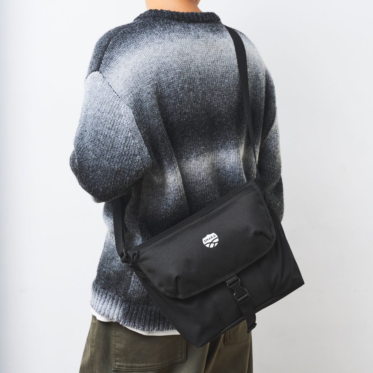 創刊18周年だからできた超豪華付録】「シャカの8ポケットバッグ」は13