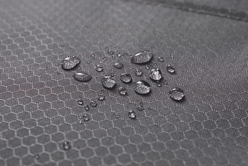 水に強くてタフな生地を採用
