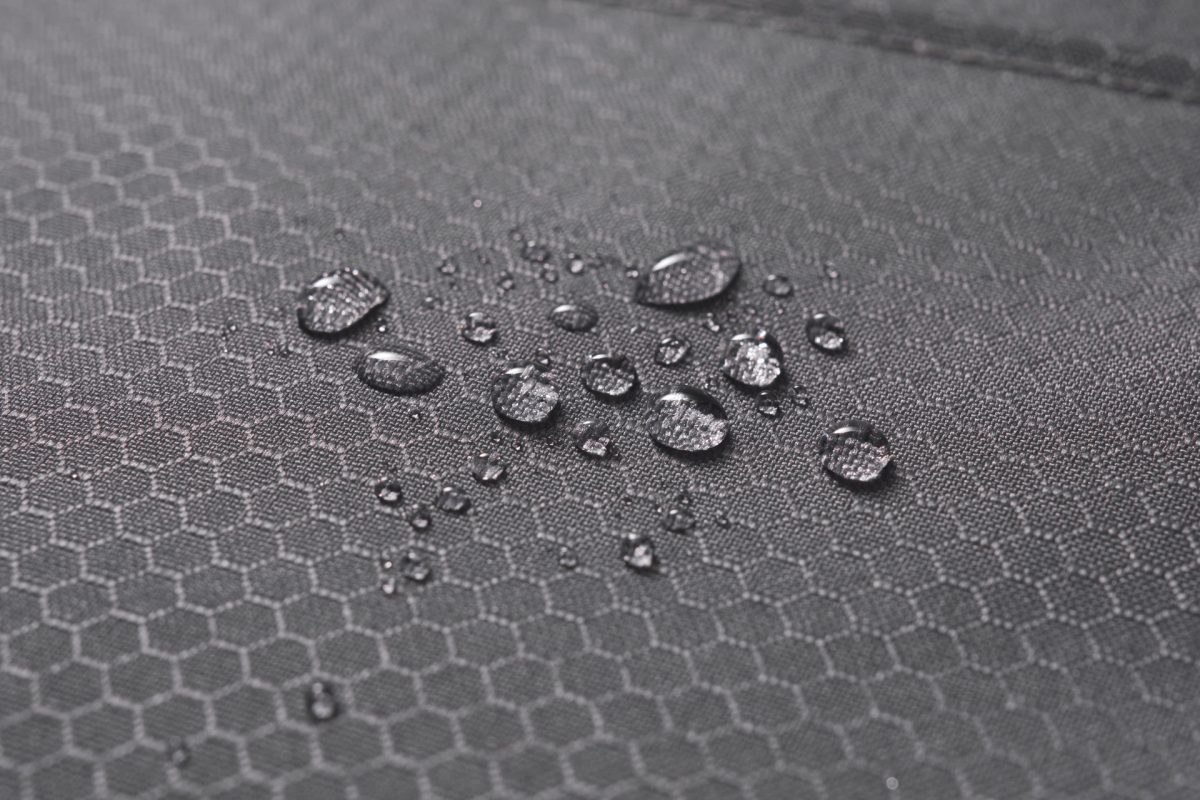 水に強くてタフな生地を採用