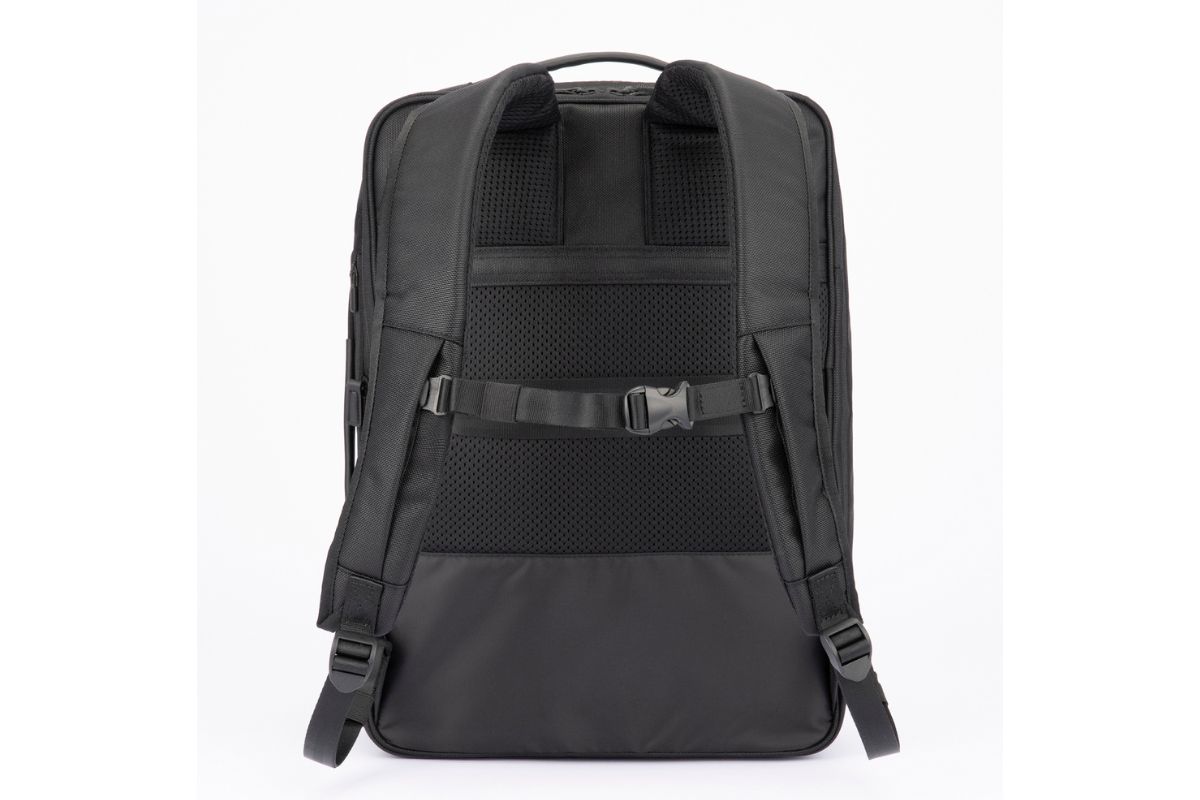 背負い心地を一段と高める「ユニバーサルハーネス」をシリーズ初搭載