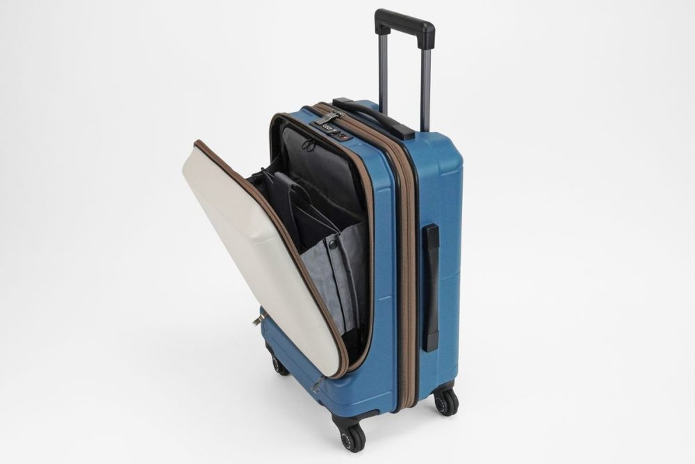 立てたまま開閉できるフロントポケット