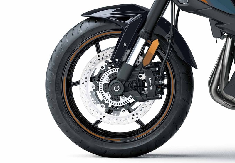 軽快でスポーティなハンドリングを実現してくれる軽量な前後17インチのホイール