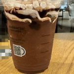 濃厚な甘さとほろ苦さが混ざった特製チョコレートソースがメイン