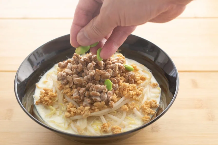 第2位　「インスタントラーメンの激うまアレンジ」マルちゃん正麺 味噌味にちょい足しで激変！“濃厚なのに罪悪感ゼロ!?”の驚きラーメンをフードスタイリストが提案