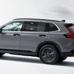 歴代モデルのスポーティな骨格を継承しつつ、よりSUVらしい力強いシルエットへと進化