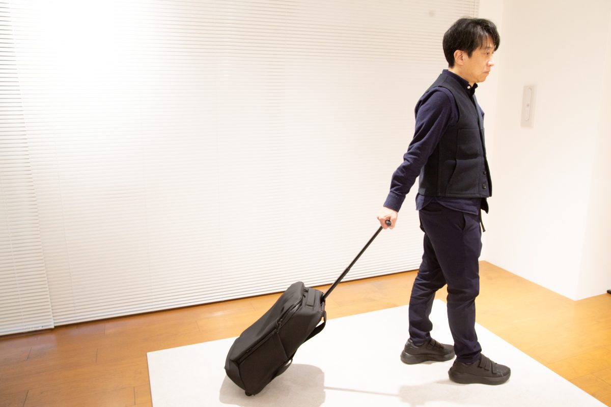 キャスター格納式でスーツケースからリュックに瞬間トランスフォームするWIM TRANS-CARRYを体験!