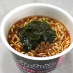 第3位　「このカップ麺、マジでうまかった」ご当地テレビ番組とコラボした“わかめラーメンの新境地”2品を食べ比べ【1位は完成度がすごい！わかめうどん】