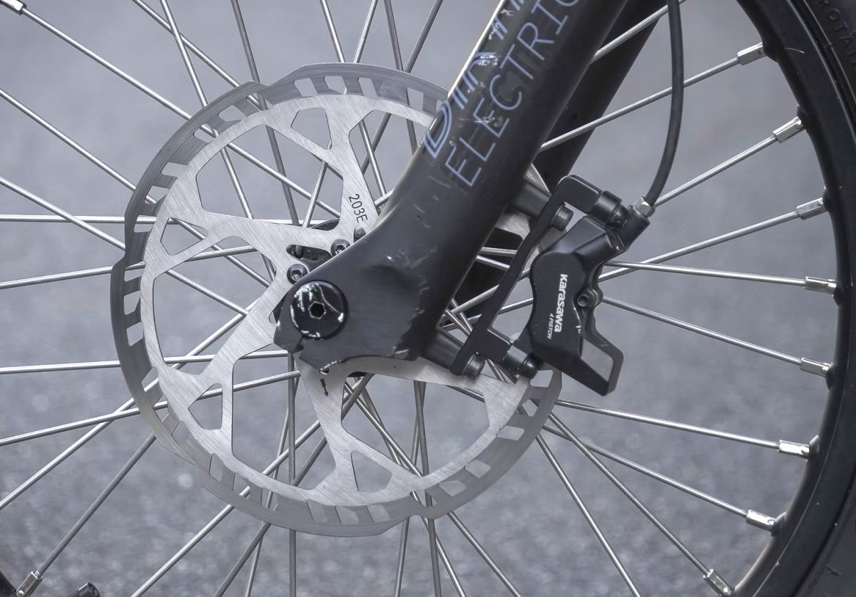 余裕のある制動力を備える油圧ディスクブレーキ