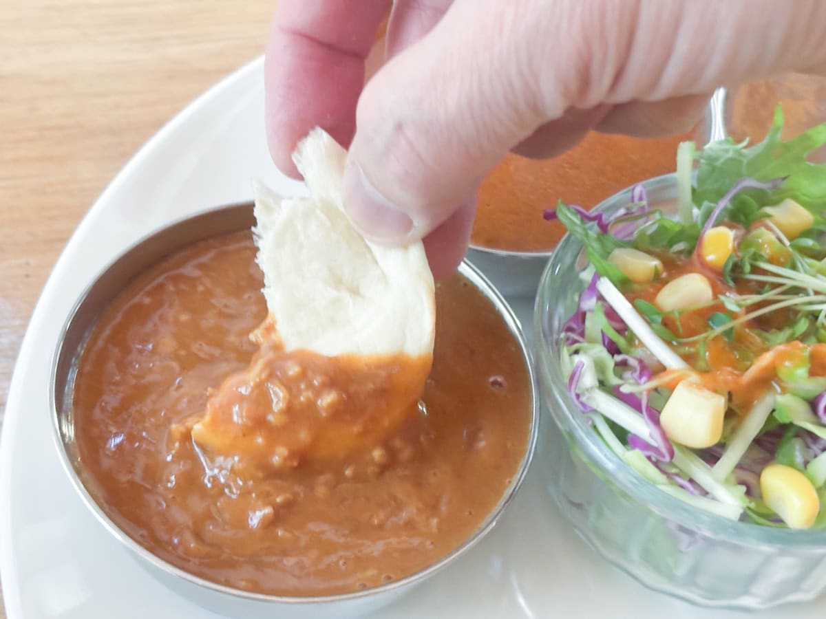 「スパイシーキーマカレー」は鶏肉と大豆ミートを使用していますが、食感や味的に鶏肉なのか大豆ミートなのかはまったくく気になりません