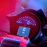 メーターには視認性に優れたカラーTFTディスプレイも採用されている