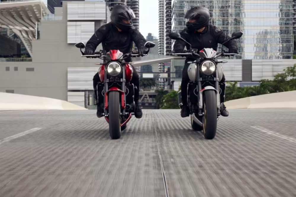 バイクライドを快適かつ楽しいものへと導いてくれる先進のテクノロジーも惜しみなく搭載