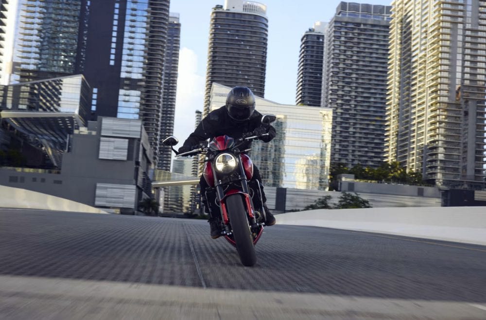 トライアンフならではの3気筒サウンドが響き渡り、ライダーの走る気持ちを盛り上げてくれる