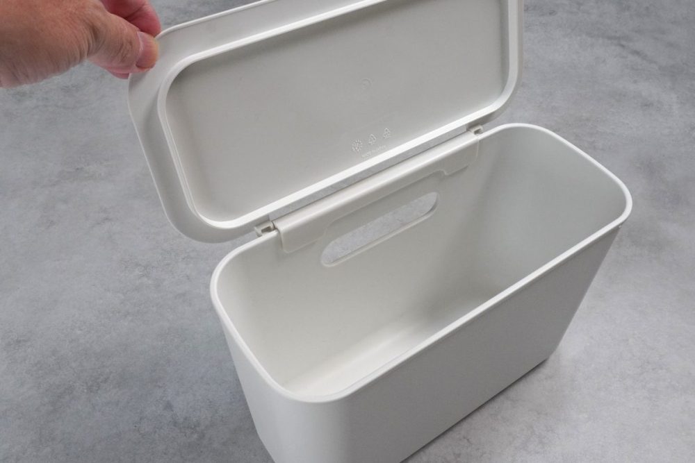 吊るしても使える 薄型収納ケース 奥行15cm ￥590 吊るしても使える 薄型収納ケース用フタ 奥行15cm ￥390