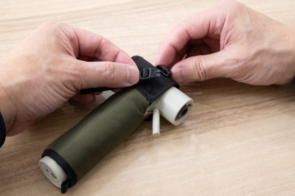 専用ケースはミリタリーチックなデザインで、本体のシンプルさとは真逆の方向性でこれまたおしゃれ