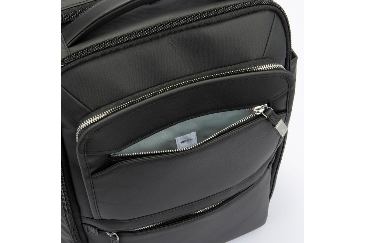 ロントポケットに変色や錆びに強いステンレスファスナーを採用