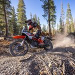 街乗りからオフロードトレイルまで、様々な地形における走破性と卓越 した長距離走行能力を備えている