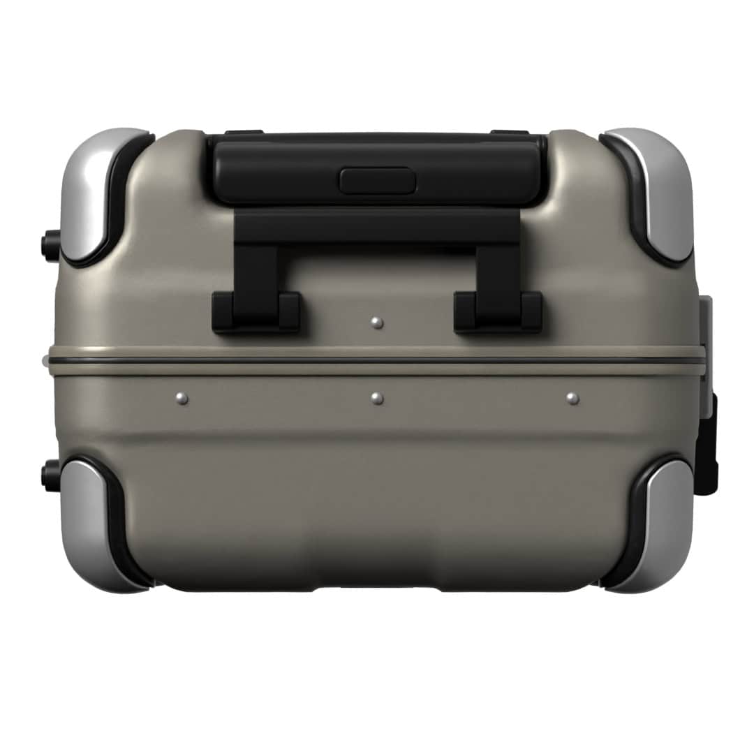 高さ3mから鋼鉄ストライカー3kgを落下させ、貫通や破損の有無を確認する試験において表面にわずかな跡が残るだけという堅牢さを照明