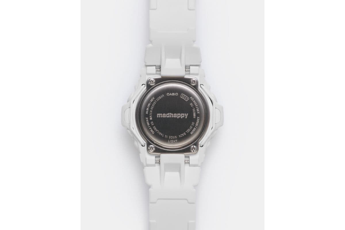 裏蓋にはMadhappyのロゴを刻印