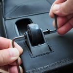 製品を長く愛用できるようにと、自身でも簡単にキャスター交換が可能なデザイン