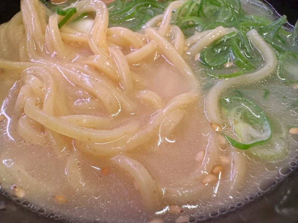 鯛の旨みを最大限に凝縮したクリーミーな白湯(パイタン)スープ