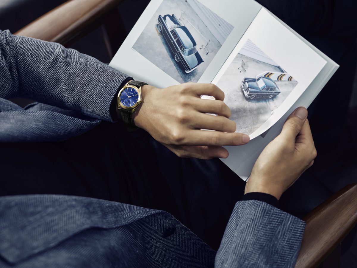 鏡⾯、艶消しと仕上げを使い分けた時分針は視認性に優れ、顔立ちも上品