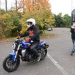 レッスンの前にはインストラクターによる見本も実施