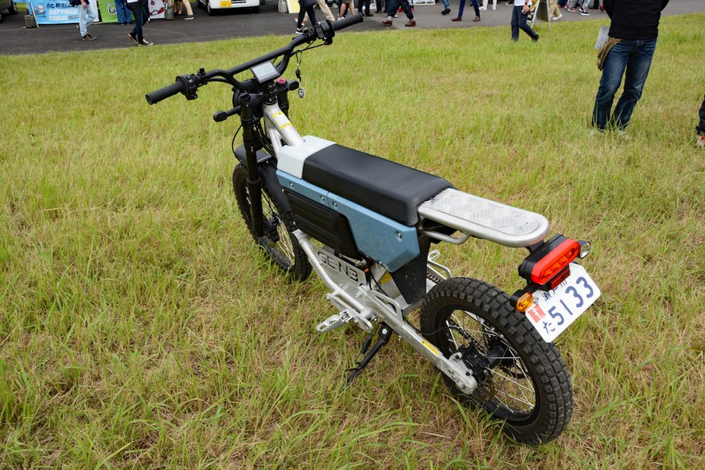 ハンドリングが軽いのでスイスイと曲がれ、直線ではグイグイと引っ張っていってくれる力強さもある