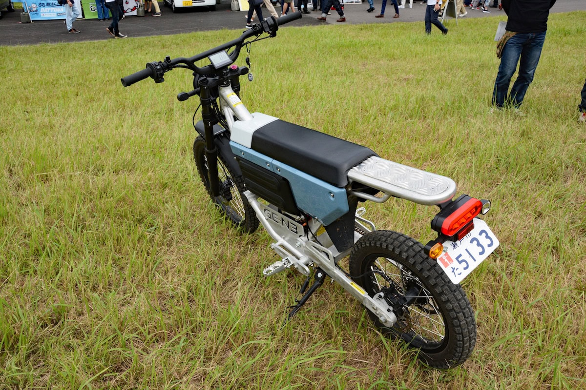 ハンドリングが軽いのでスイスイと曲がれ、直線ではグイグイと引っ張っていってくれる力強さもある