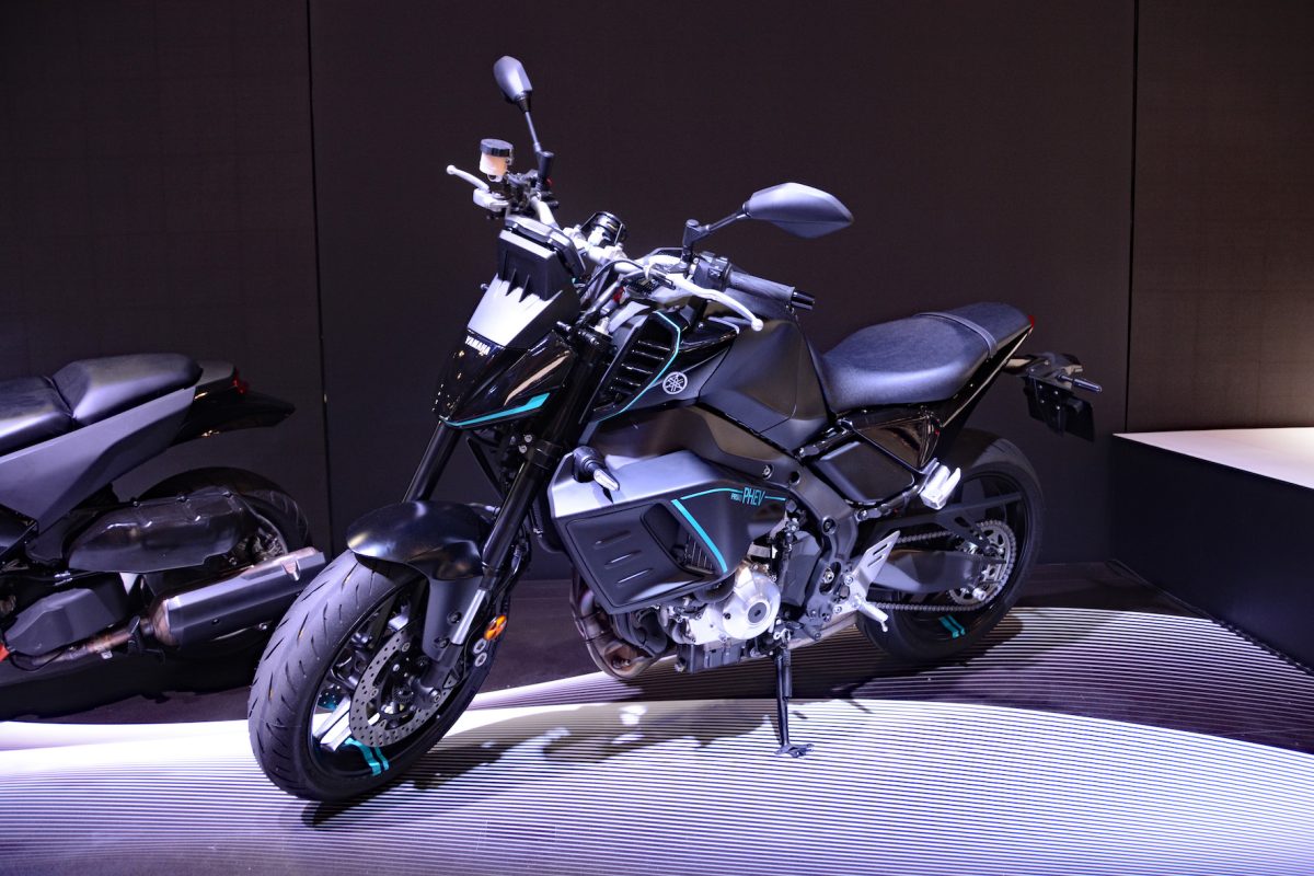 プラグインハイブリッドを採用した大型スポーツモデルタイプの「PROTO PHEV」