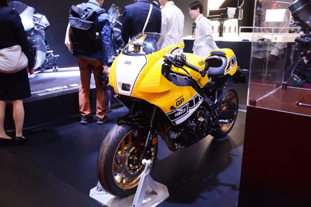 ヤマハの人気スポーツヘリテイジモデル「XSR900GP」のイエローストロボカラーバージョン