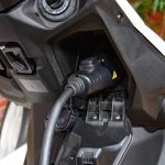 充電装置はフロントパートに備えられ、充電もスムーズ