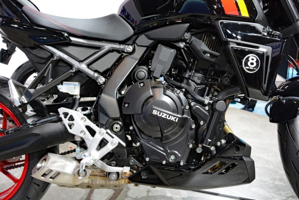 評価の高いGSX-8シリーズの775cc直列2気筒エンジンを搭載