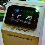 Z1100のメーターは一新され、ライダーファーストな快適仕様に。